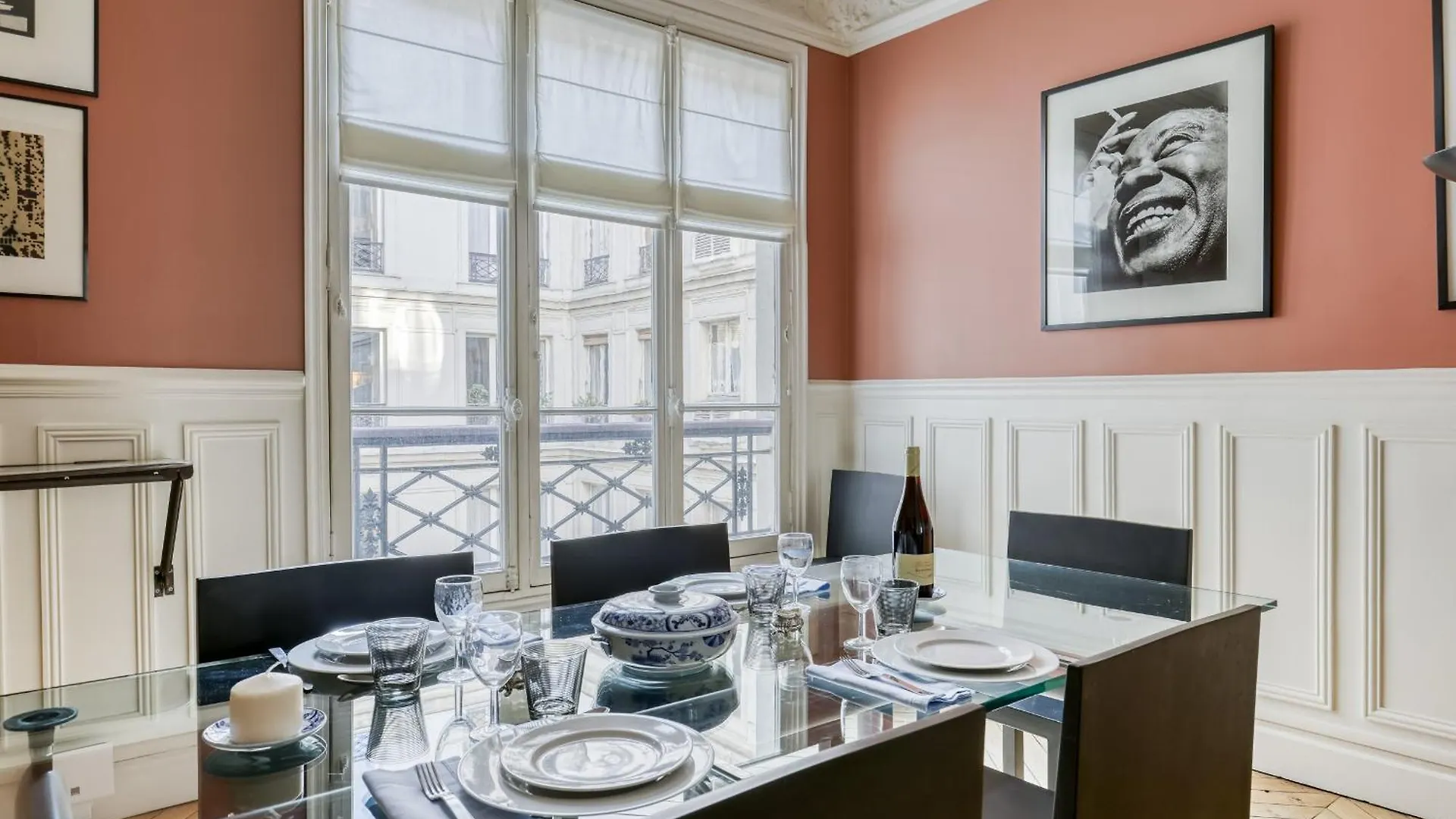 Gorgeous And Large Flat In The Heart Of 09