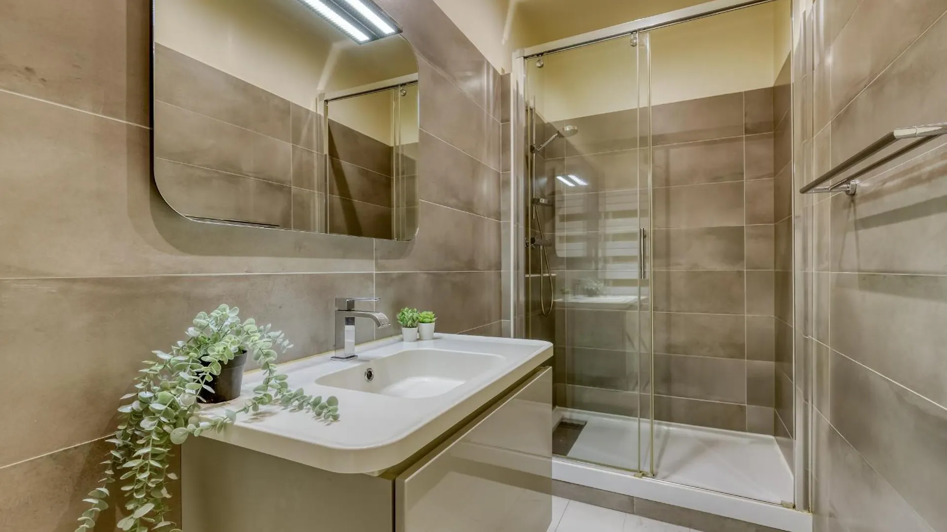 Gorgeous And Large Flat In The Heart Of 09 * Paryż