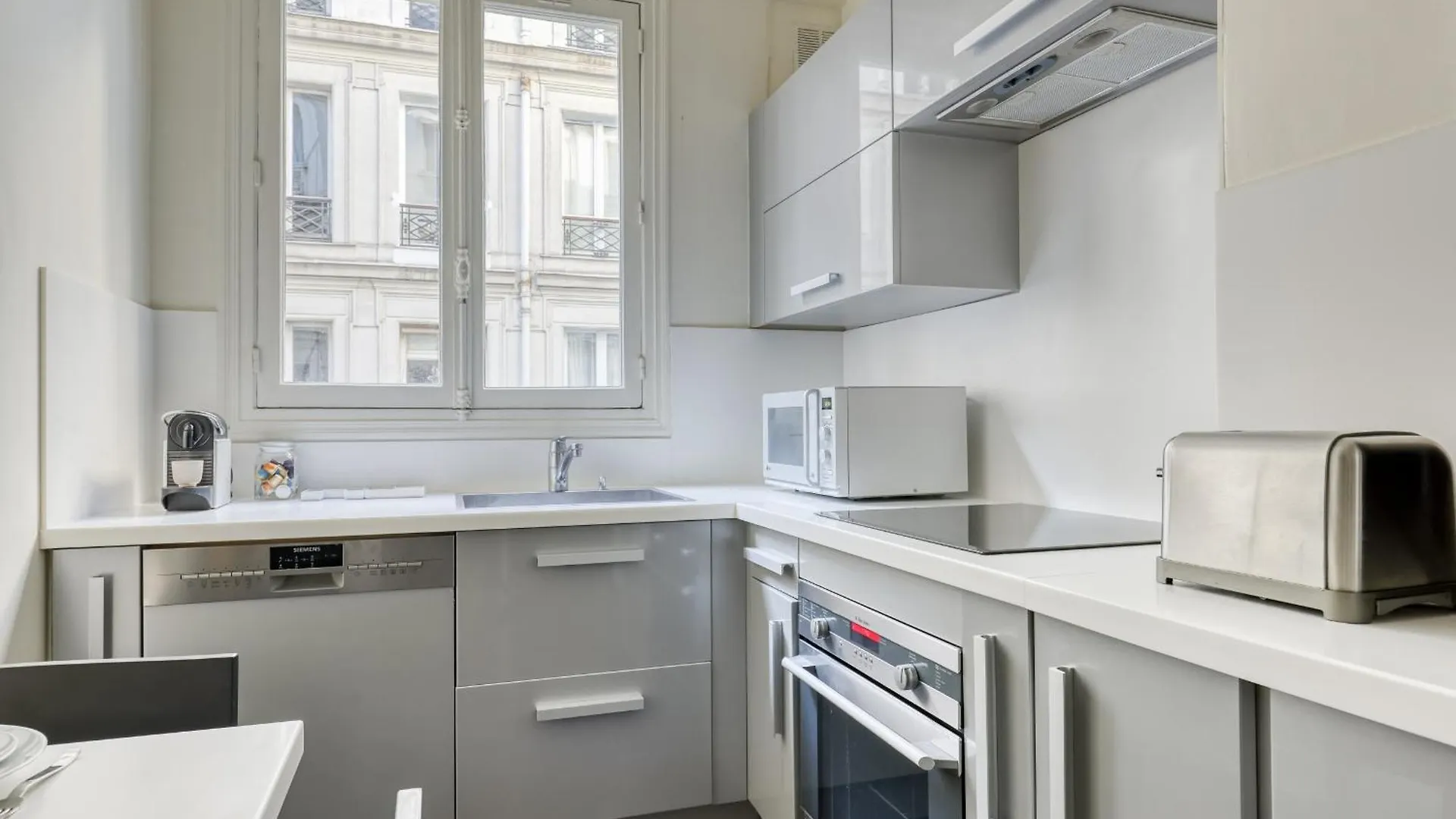 Gorgeous And Large Flat In The Heart Of 09 Apartment *