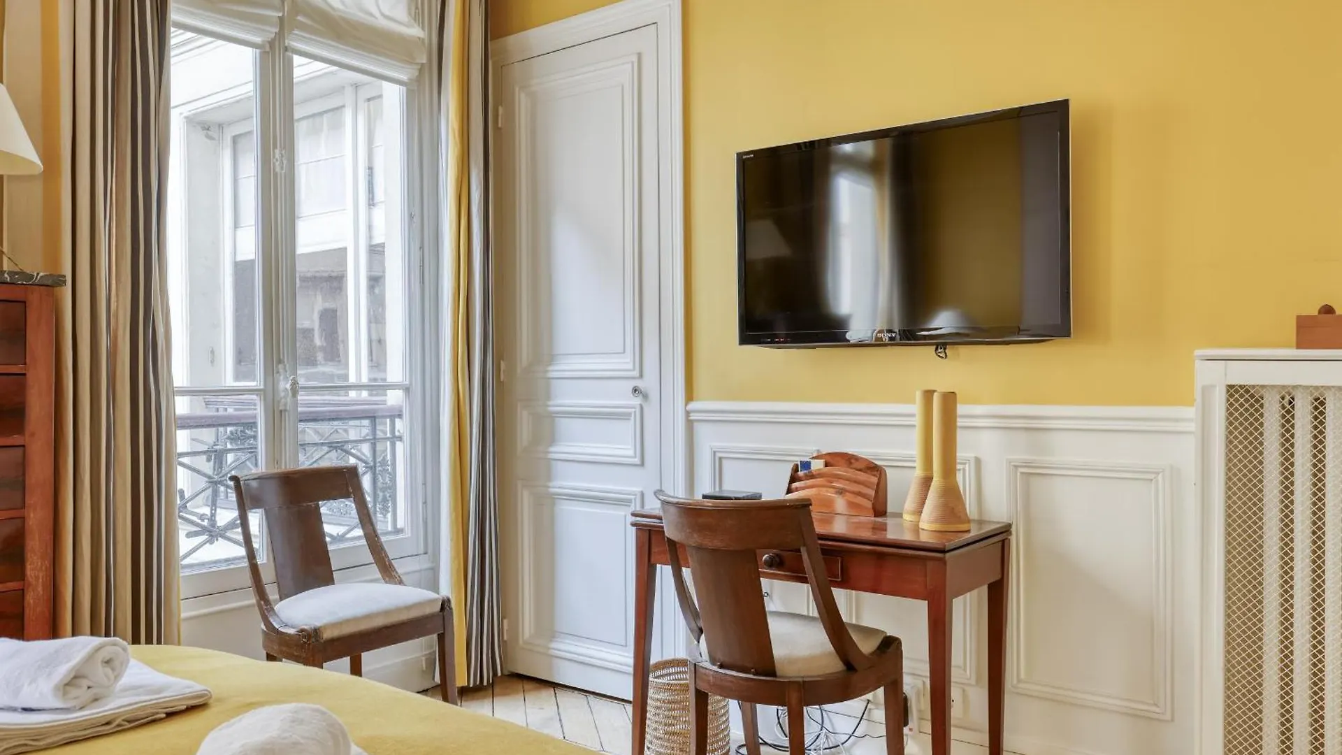 Gorgeous And Large Flat In The Heart Of 09 Apartment